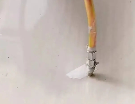 泸县瓷砖空鼓维修公司专业解答在瓷砖铺贴过程中，如果使用的砂料过粗（如全部使用了粗砂），可能会导致以下问题